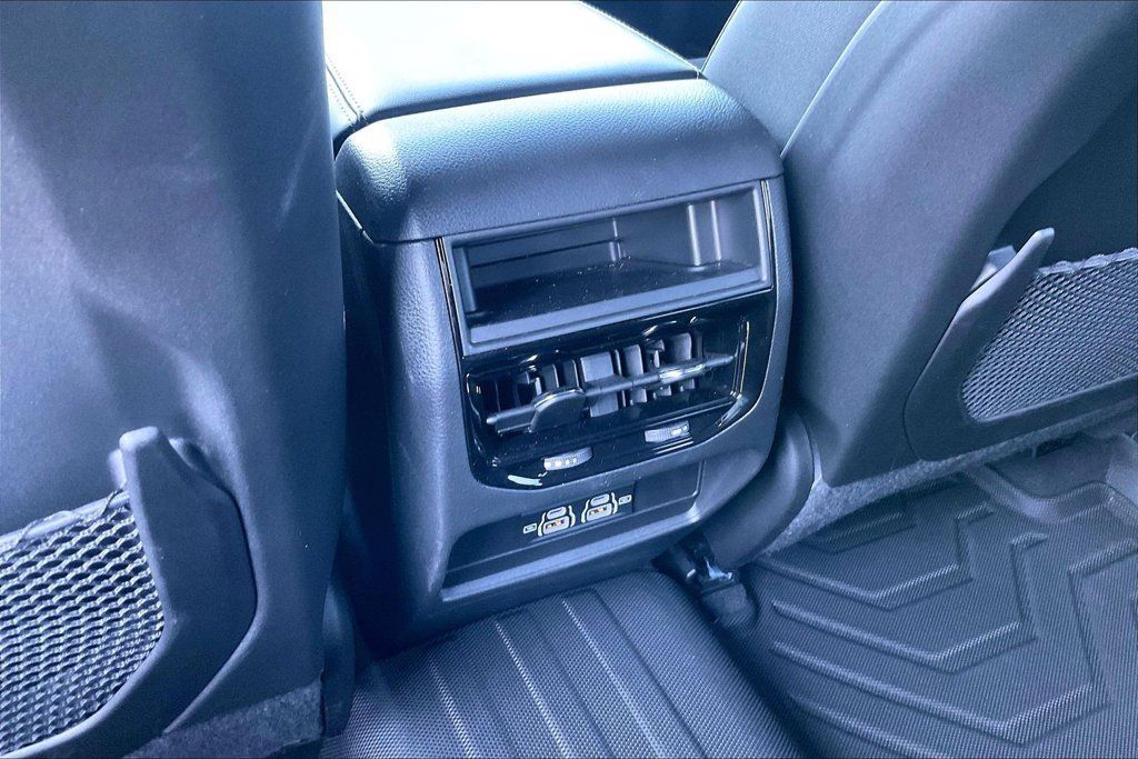Used 2025 Jeep Grand Cherokee Laredo X RWD image 33