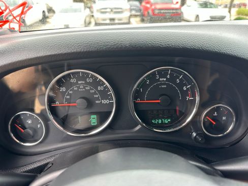Used 2016 Jeep Wrangler Rubicon w/ Connectivity Group AWD/4WD image 11