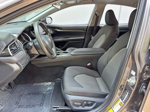 Used 2021 Toyota Camry LE FWD image 15
