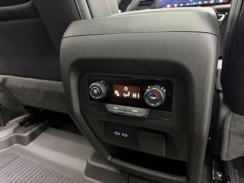 Used 2026 Chevrolet Traverse Z71 image 29