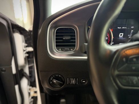 Used 2020 Dodge Charger SXT image 8