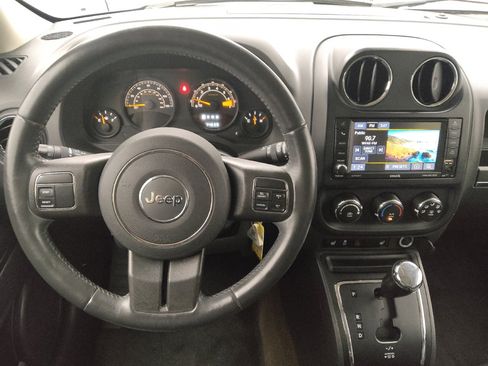 Used 2017 Jeep Patriot High Altitude FWD image 22