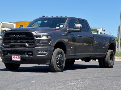 New 2026 RAM 3500 Big Horn AWD/4WD image 7