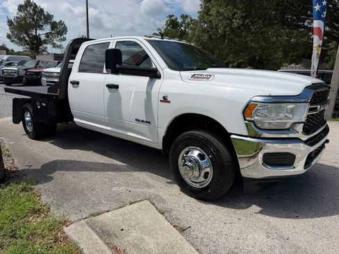 Used 2022 RAM 3500 Tradesman w/ Chrome Appearance Group AWD/4WD image 3