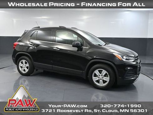 Used 2019 Chevrolet Trax LT w/ LT Convenience Package image 1