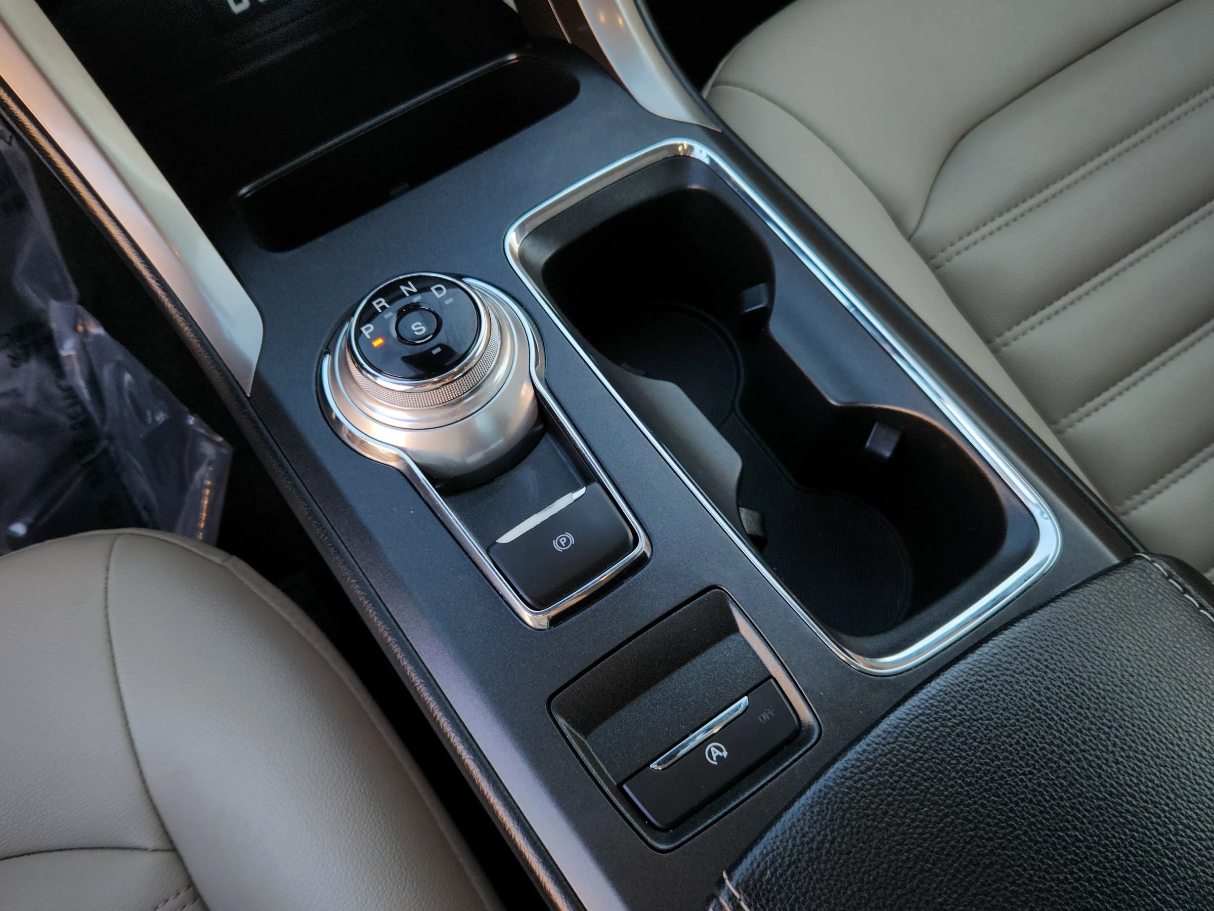 Used 2019 Ford Fusion SEL FWD image 12