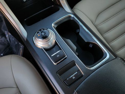 Used 2019 Ford Fusion SEL FWD image 12