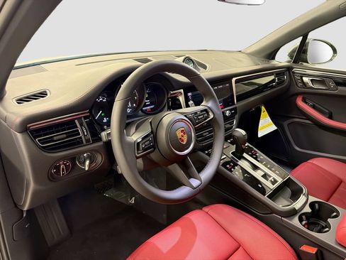 New 2026 Porsche Macan AWD/4WD image 4
