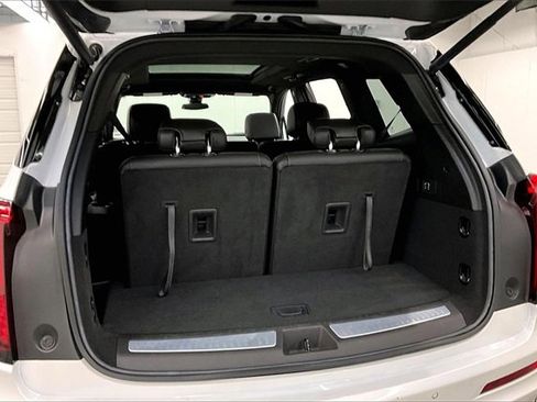 Used 2024 Cadillac XT6 Luxury image 39