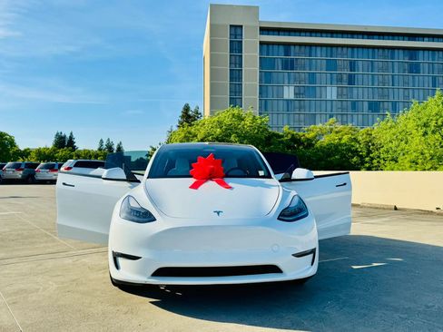 Used 2023 Tesla Model Y Performance AWD/4WD image 31