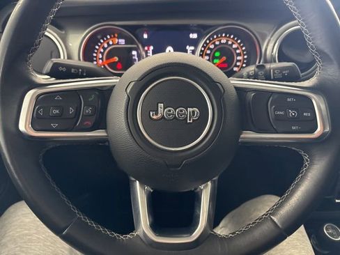 Used 2019 Jeep Wrangler Unlimited Sahara AWD/4WD image 32