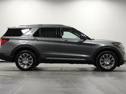 Used 2026 Ford Explorer Platinum AWD/4WD image 3