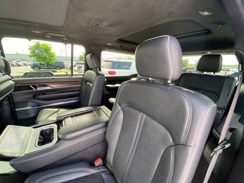 Used 2023 Jeep Grand Wagoneer Series II AWD/4WD image 24