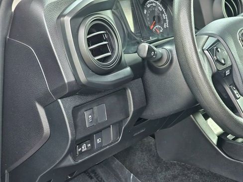 Used 2020 Toyota Tacoma SR AWD/4WD image 15