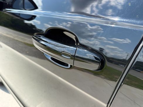Used 2018 Bentley Bentayga AWD/4WD image 43
