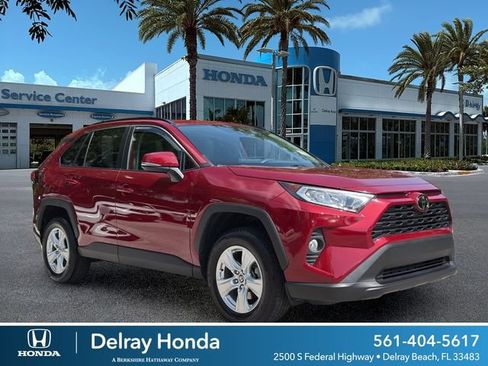 Used 2021 Toyota RAV4 XLE w/ Convenience Package FWD image 1