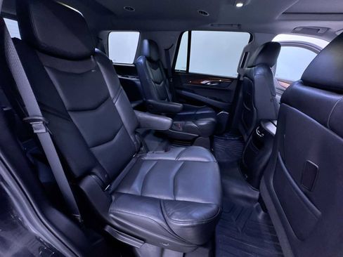 Used 2018 Cadillac Escalade Luxury AWD/4WD image 36