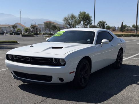 Used 2017 Dodge Challenger SXT RWD image 3