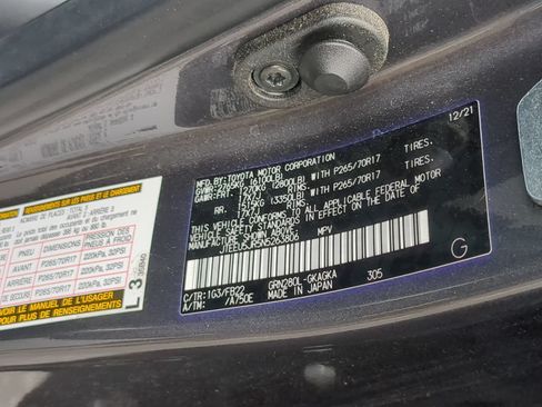 Used 2022 Toyota 4Runner SR5 RWD image 33