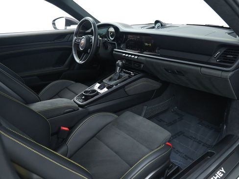 Used 2024 Porsche 911 GT3 RWD image 18