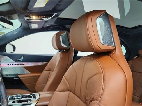 Used 2023 BMW i7 xDrive60 image 33