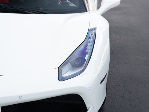 Used 2017 Ferrari 488 GTB RWD image 22