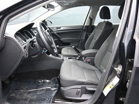 Used 2018 Volkswagen Golf S image 32