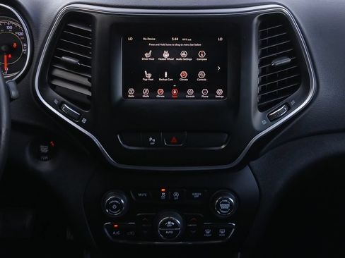 Used 2019 Jeep Cherokee Latitude Plus w/ Comfort/Convenience Group AWD/4WD image 8