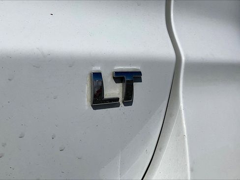 Used 2017 Chevrolet Traverse LT image 25