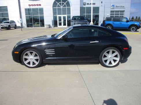 Used 2005 Chrysler Crossfire Limited RWD image 2