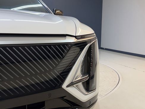 Certified 2024 Cadillac Lyriq Tech w/ Driver Assist Package RWD image 10