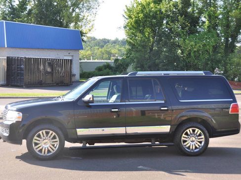 Used 2007 Lincoln Navigator L 4WD image 3