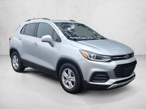 Used 2019 Chevrolet Trax LT w/ LT Convenience Package image 3