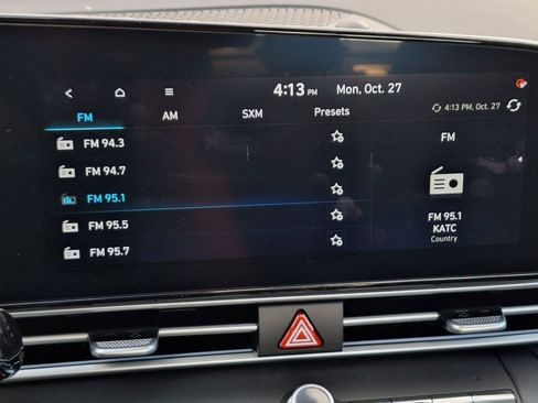 Used 2024 Hyundai Elantra SEL w/ Convenience Package image 17