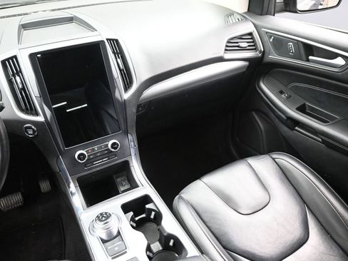 Used 2022 Ford Edge Titanium image 12