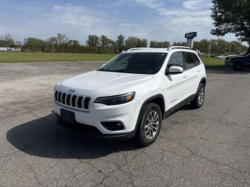 Used 2019 Jeep Cherokee Latitude Plus w/ Cold Weather Group AWD/4WD image 4