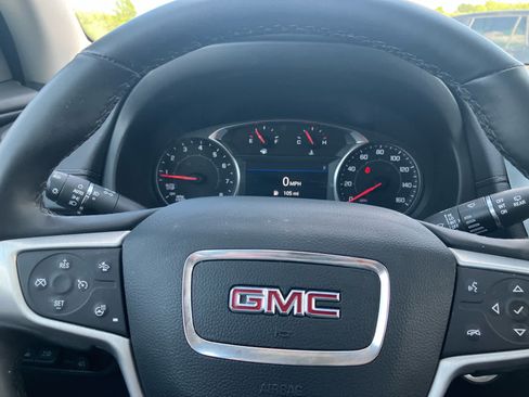 Used 2024 GMC Terrain SLT w/ Tech Package FWD image 17