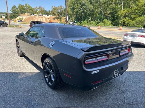 Used 2018 Dodge Challenger SXT Plus RWD image 8