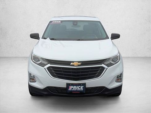 Used 2021 Chevrolet Equinox LS FWD image 2