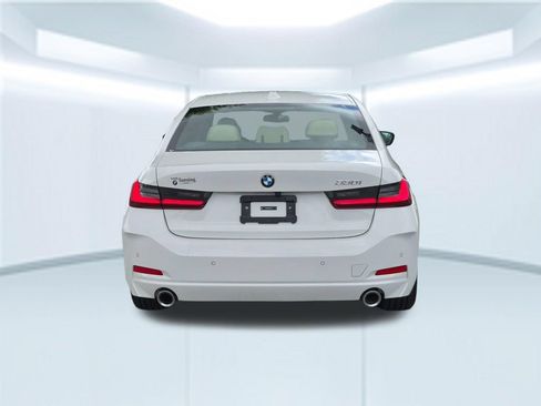 Used 2025 BMW 330i Sedan w/ Premium Package RWD image 4