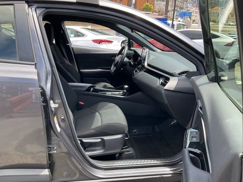 Used 2019 Toyota C-HR XLE FWD image 58