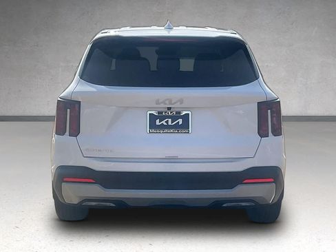 Certified 2025 Kia Sorento LX FWD image 5