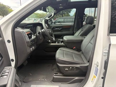 Used 2025 GMC Yukon Denali w/ Sun & Power Step Package AWD/4WD image 19