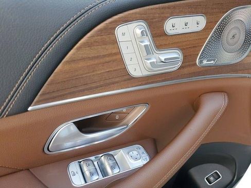 Used 2025 Mercedes-Benz GLS 450 4MATIC image 18