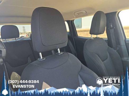 Used 2017 Jeep Renegade Latitude w/ Cold Weather Group AWD/4WD image 11