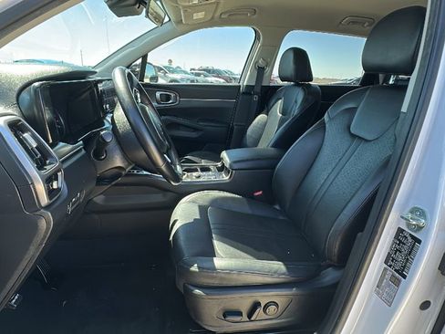 Used 2023 Kia Sorento S image 4
