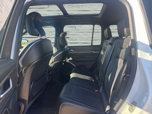 Used 2023 Jeep Grand Cherokee Overland w/ Luxury Tech Group IV image 23