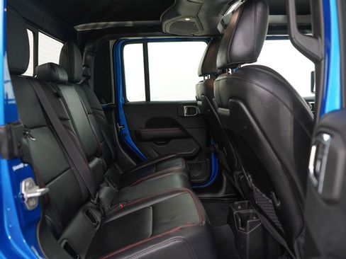 Used 2025 Jeep Gladiator Rubicon AWD/4WD image 12