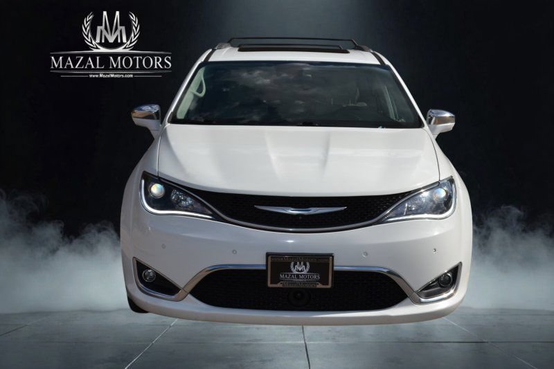 Used 2017 Chrysler Pacifica Limited FWD image 5