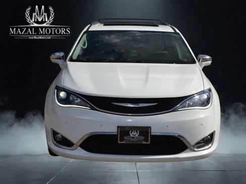 Used 2017 Chrysler Pacifica Limited FWD image 5